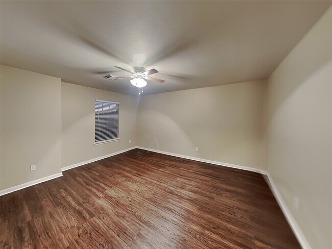 Building Photo - 18302 Fair Grange Ln