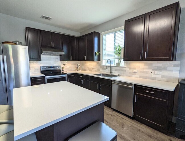 Building Photo - 5508 Nelson Oaks Dr