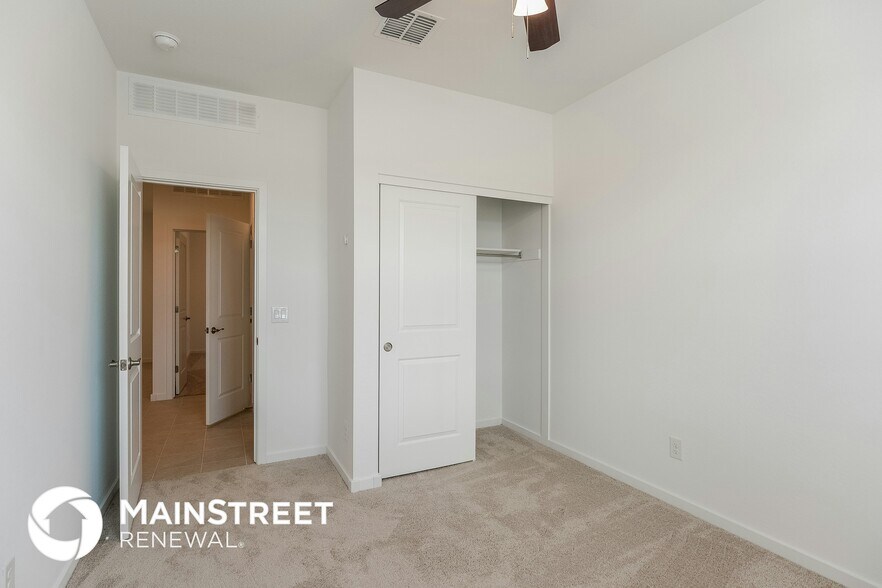 Building Photo - 4426 Greenleaf Dr