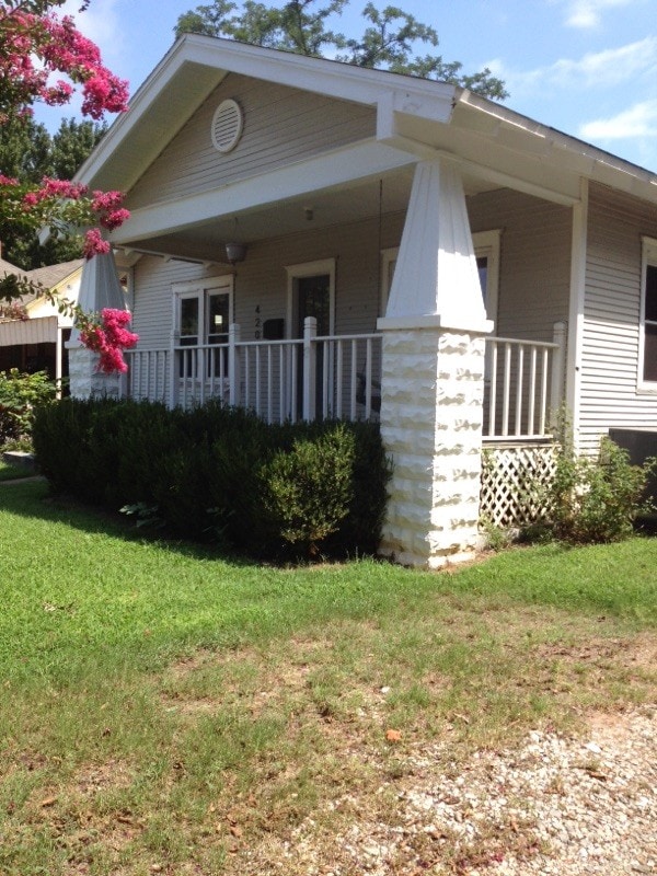 Building Photo - 420 N Ash St