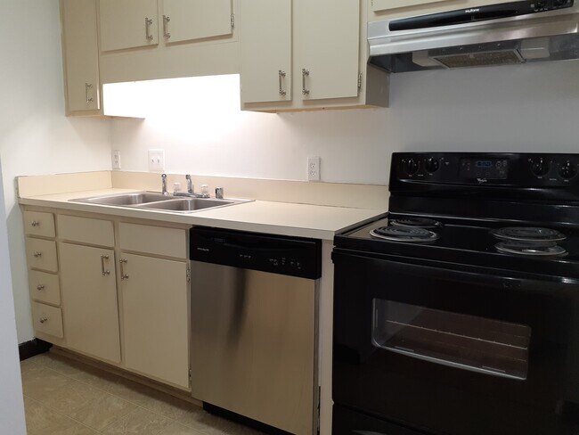 Building Photo - 3350 Altamont S