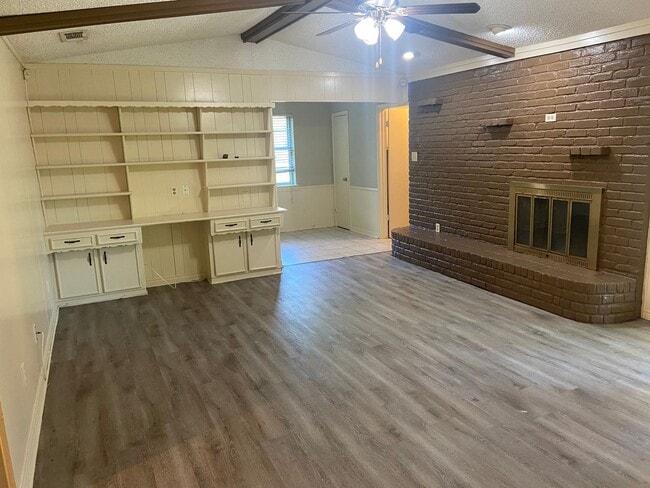 Building Photo - 1314 Hanna Cir