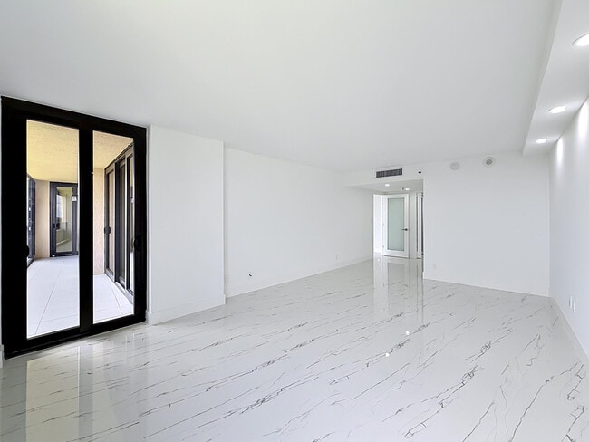 Building Photo - 2480 Presidential Way