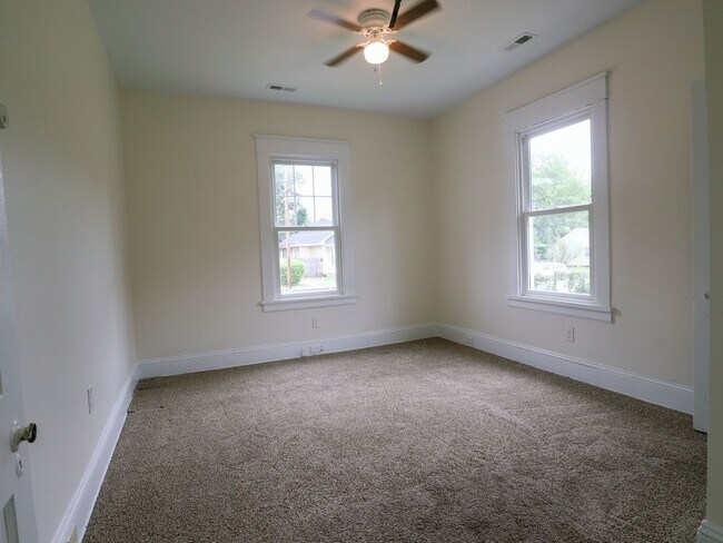 Building Photo - Affordable 2BR Home with Recent Updates – ...