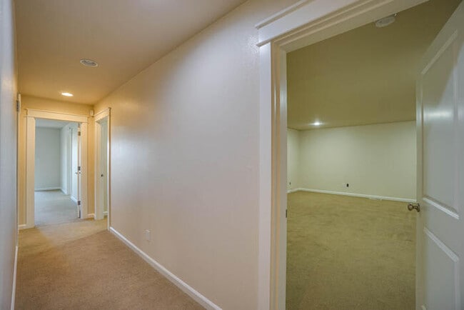 Building Photo - BEAUTIFUL VIEWS of MT. HOOD