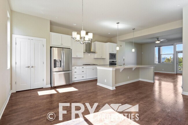 Building Photo - Beautiful 3 Bedroom Townhome in Belmar