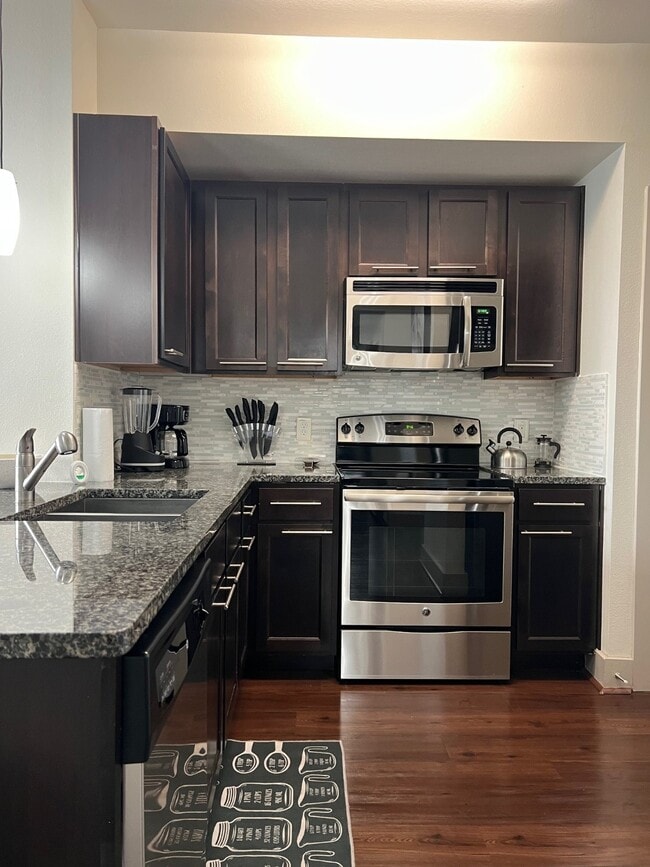 Building Photo - 145 Heights Blvd