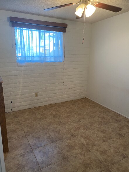 Building Photo - 1021 W Edgewater Dr