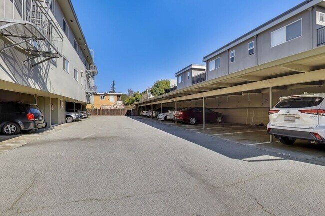 Building Photo - 1549 San Carlos Ave