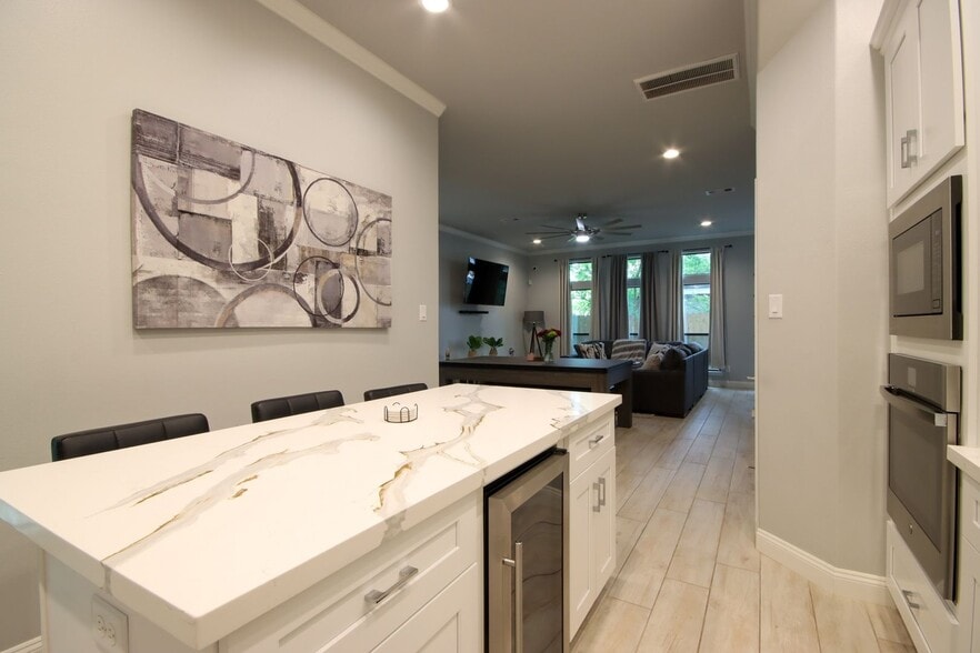 Building Photo - 4206 Hershe St