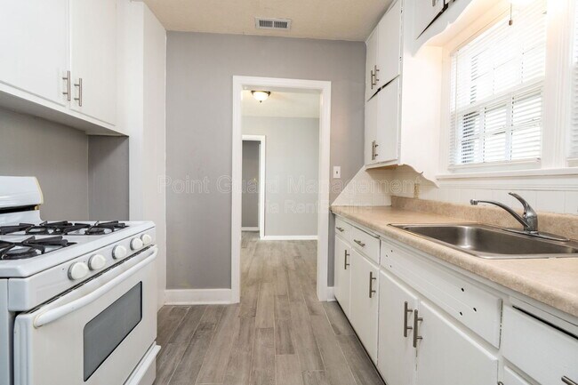 Building Photo - 4722 E Elm St