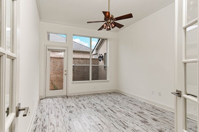 Building Photo - 15 Rockledge Dr