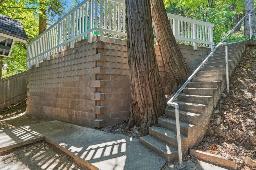 Building Photo - 23920 Scenic Dr