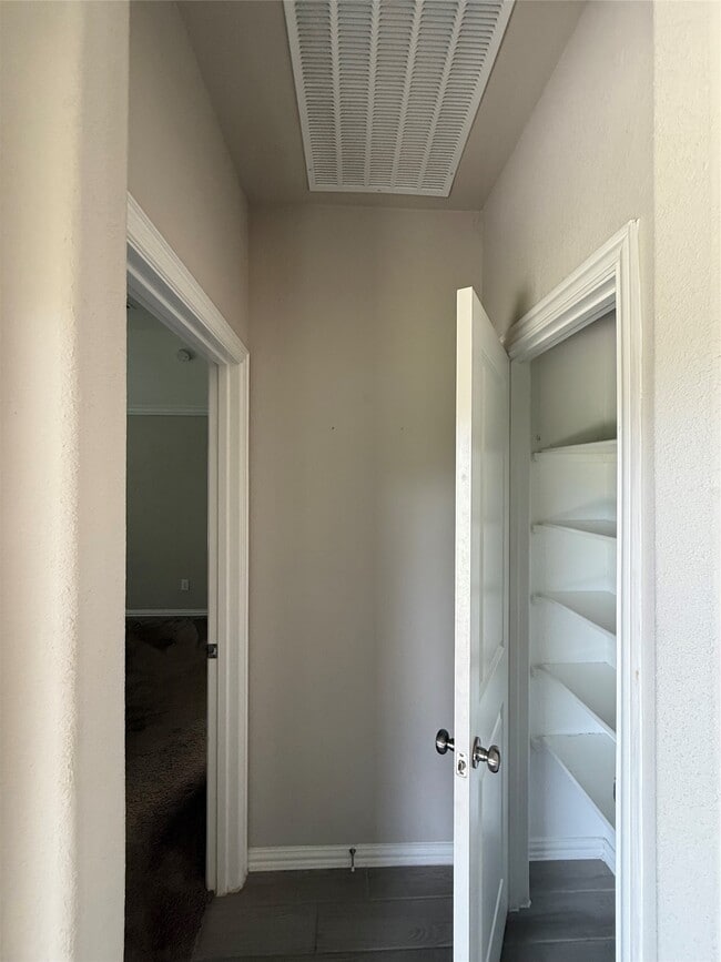 Building Photo - 1562 Ancient Oak Ln