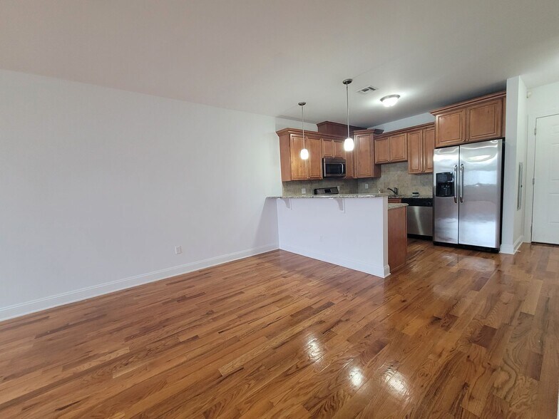 Building Photo - 6008 Hudson