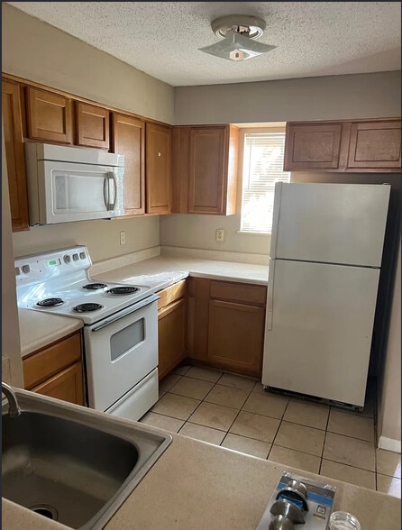 Building Photo - 10705 Roger Dr