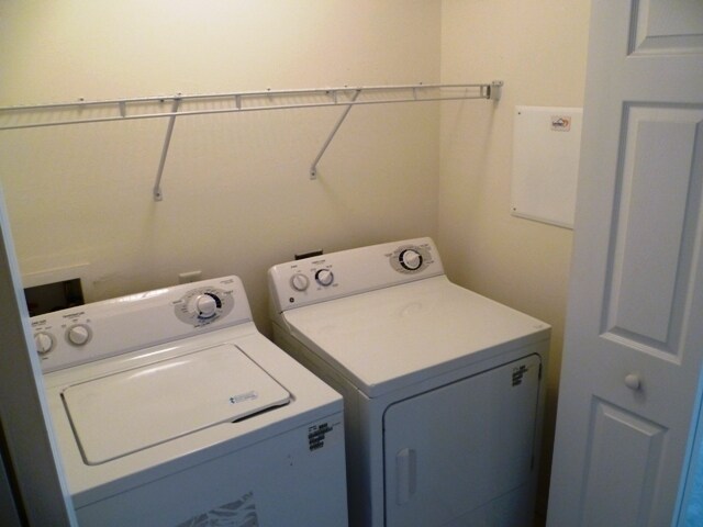 Building Photo - Milano - 3BR/2BA Unfurnished Townhome in N...