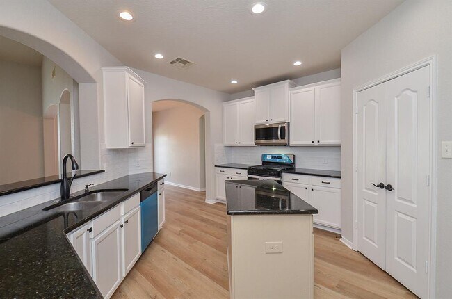 Building Photo - 15219 Bartlett Landing Dr