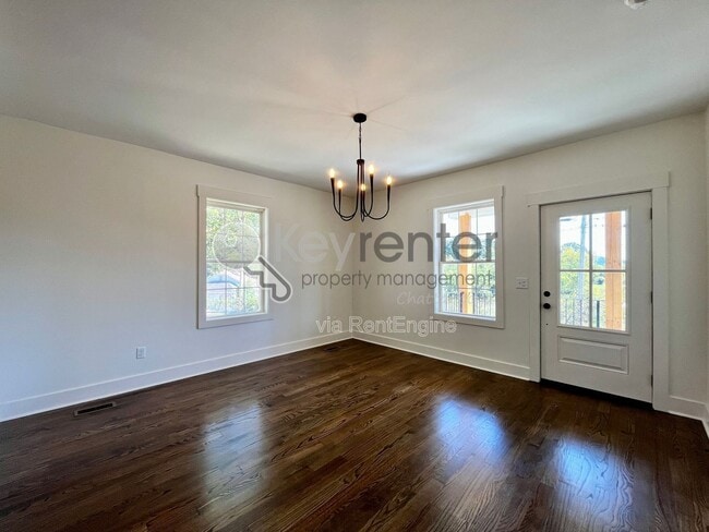 Building Photo - 3765 Dixie Cir