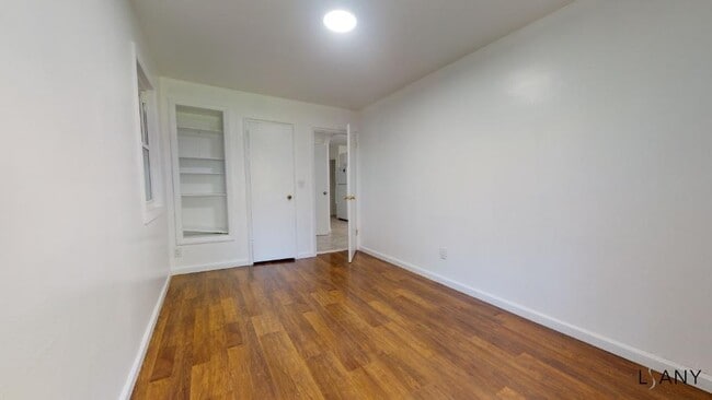 Building Photo - FULLY RENOVATED 1BR IN PRIVATE HOME. HEAT AND HOT WATER INCLUDED! JUNE 2026