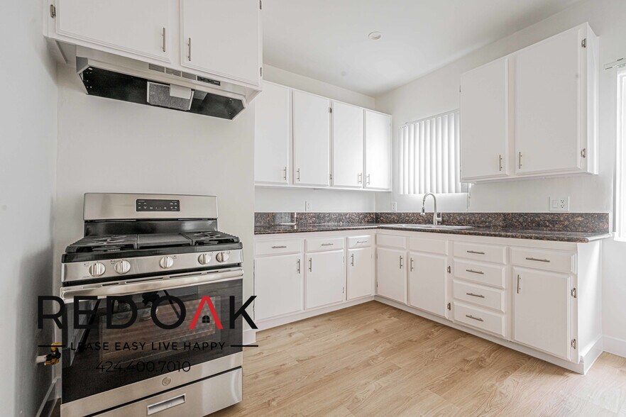 Building Photo - 6135 Saturn St