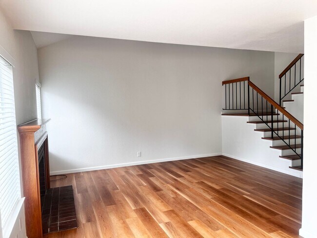 Building Photo - 21072 Greenwood Cir