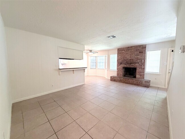 Building Photo - 9706 Crestdale Cir