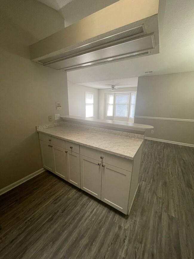 Building Photo - Rosecroft6246-
