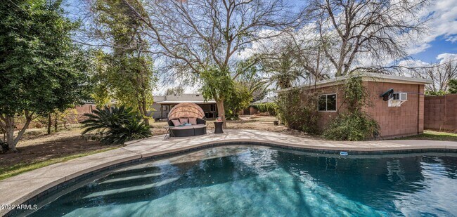 Building Photo - 4302 E Wilshire Dr