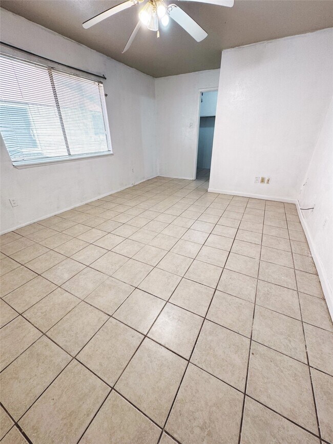 Building Photo - 2211 Mustang Springs Dr
