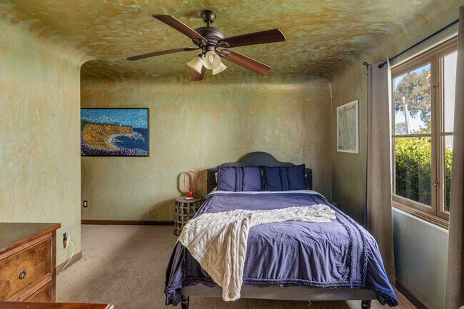 Building Photo - 1809 Palos Verdes Dr W