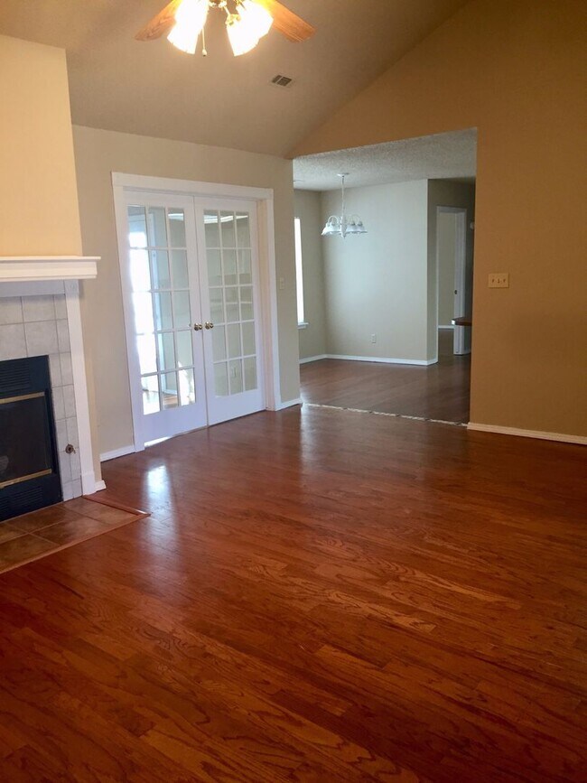 Building Photo - 2315 E Kantz Ln