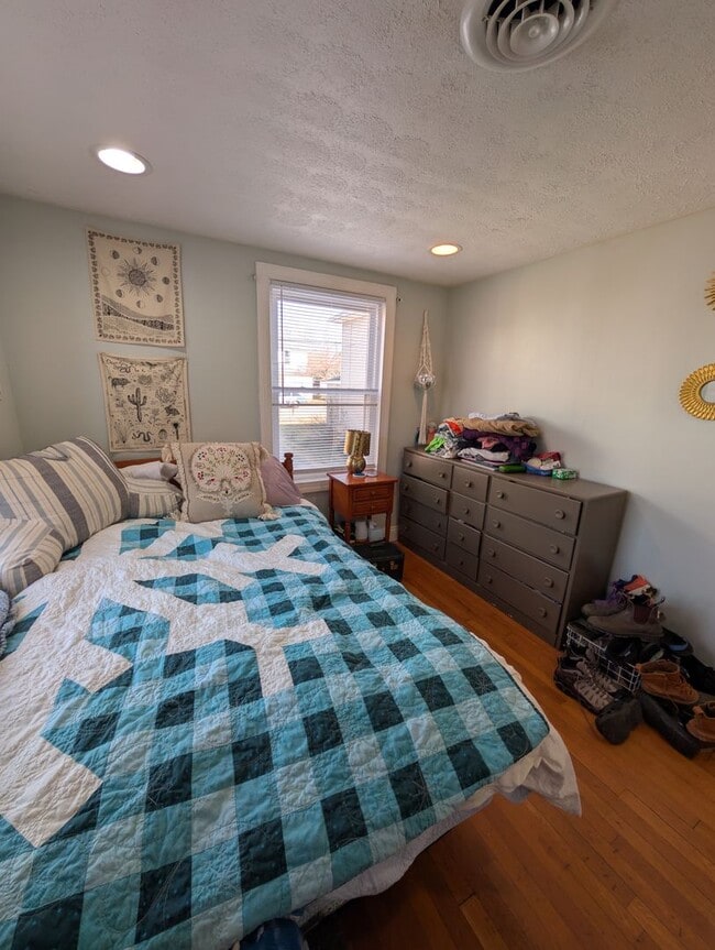 Building Photo - 705 Progress St NE