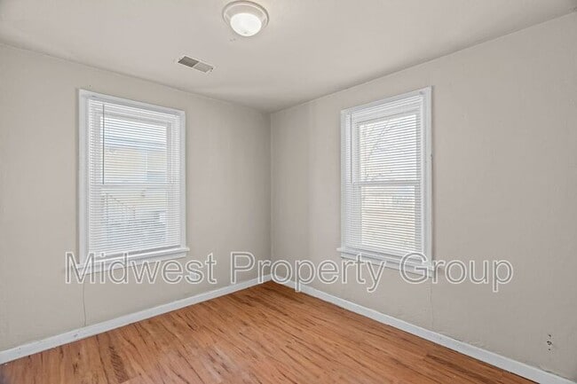 Building Photo - 161 Anistasia Dr