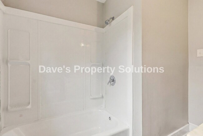 Building Photo - Beautifully updated and ready for its new tenants!