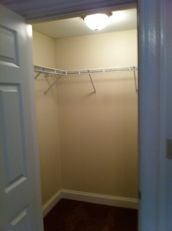 Building Photo - 152 Hallock St