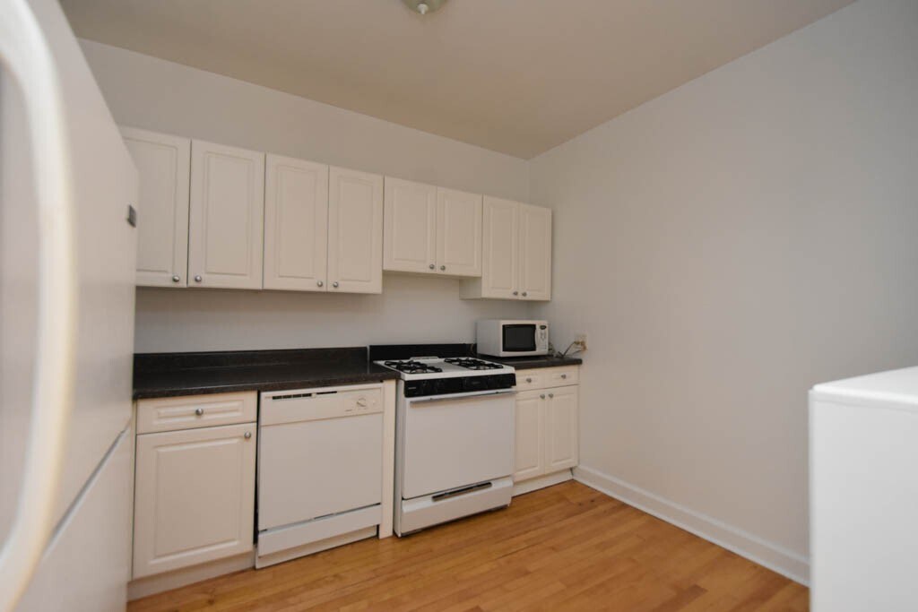 Building Photo - 347 Park Ave