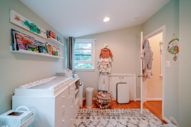 Building Photo - Charming Cape Cod Retreat in Prime Falls C...