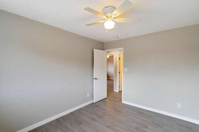 Building Photo - Prime ASU-Area Property: 6-Bedroom Pool Home with 2-Car Garage