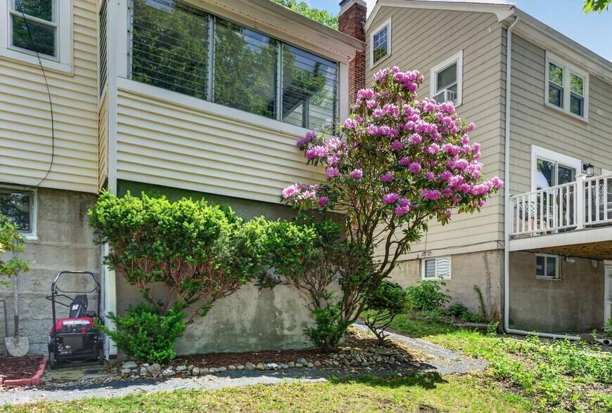 Building Photo - 64 Redlands Rd