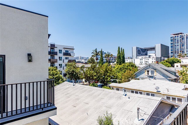Building Photo - 1330 Tamarind Ave