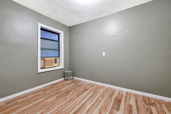 Building Photo - 194 Kensington Ave