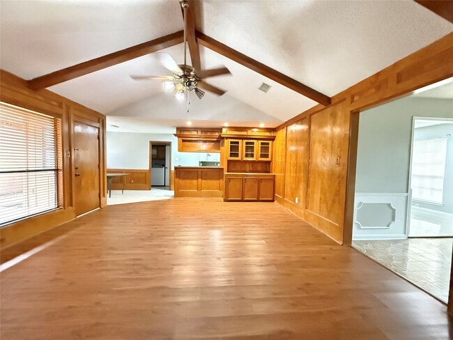 Building Photo - 9002 Sabastian Dr