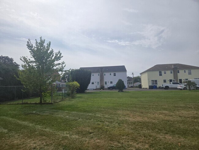 Building Photo - Updates abound at this SPACIOUS, half duplex with 3+ off-street parking spots, 3-bedrooms and 2 f...