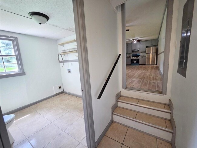 Building Photo - 6684 Londonderry Dr