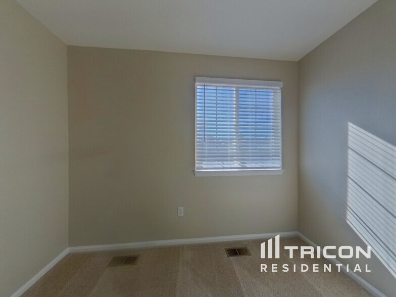 Building Photo - 6765 Lionshead Pkwy