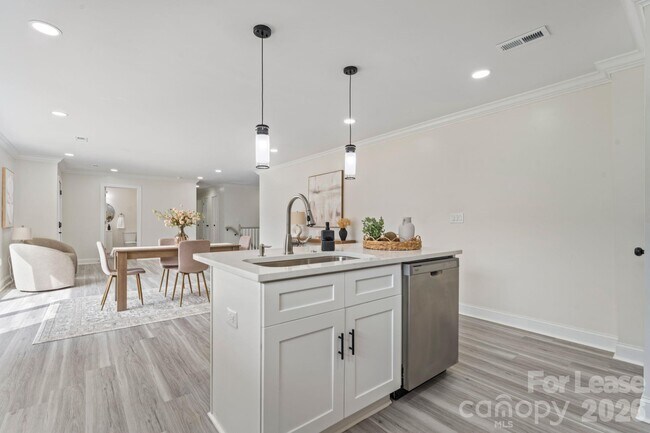 Building Photo - 612 Westway Dr