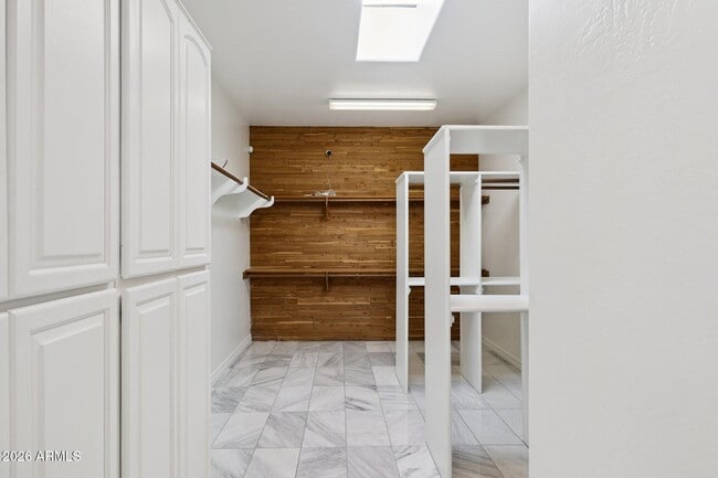 Building Photo - 8303 N 61st Pl