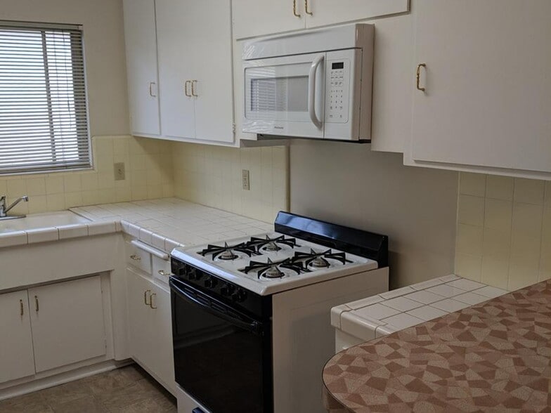 Interior Photo - 1241 Boynton St