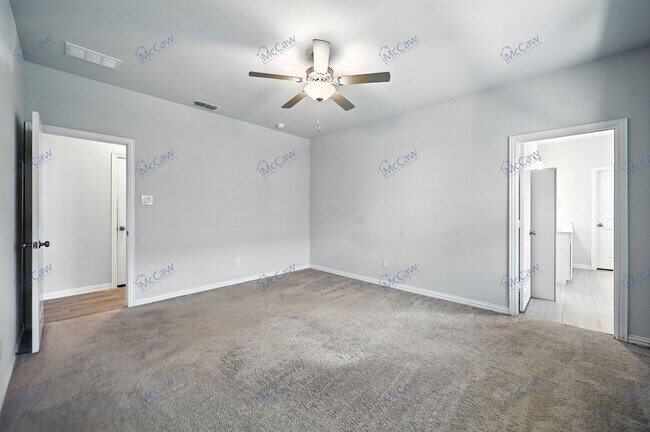Building Photo - 700 Parkside Dr